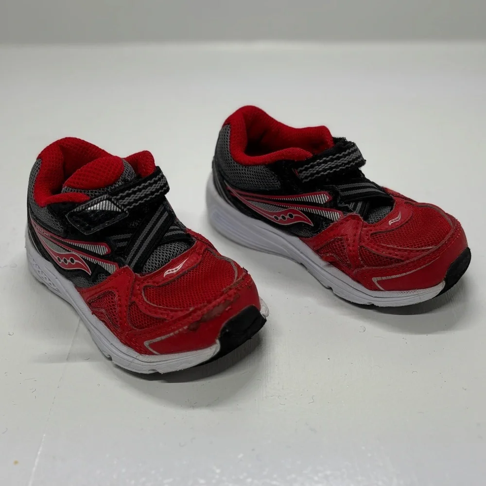 Saucony Kids Red Black Running Sneakers Size 6M Hook & Loop Shoes